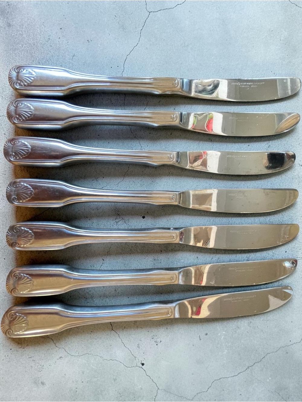 Reed & Barton Rebacraft knives, set of 7, Colonial shell pattern